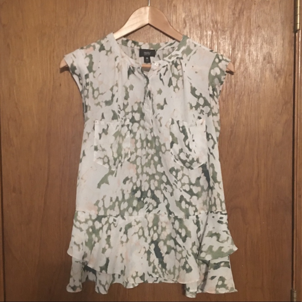 Classy size medium spring blouse 🌷
